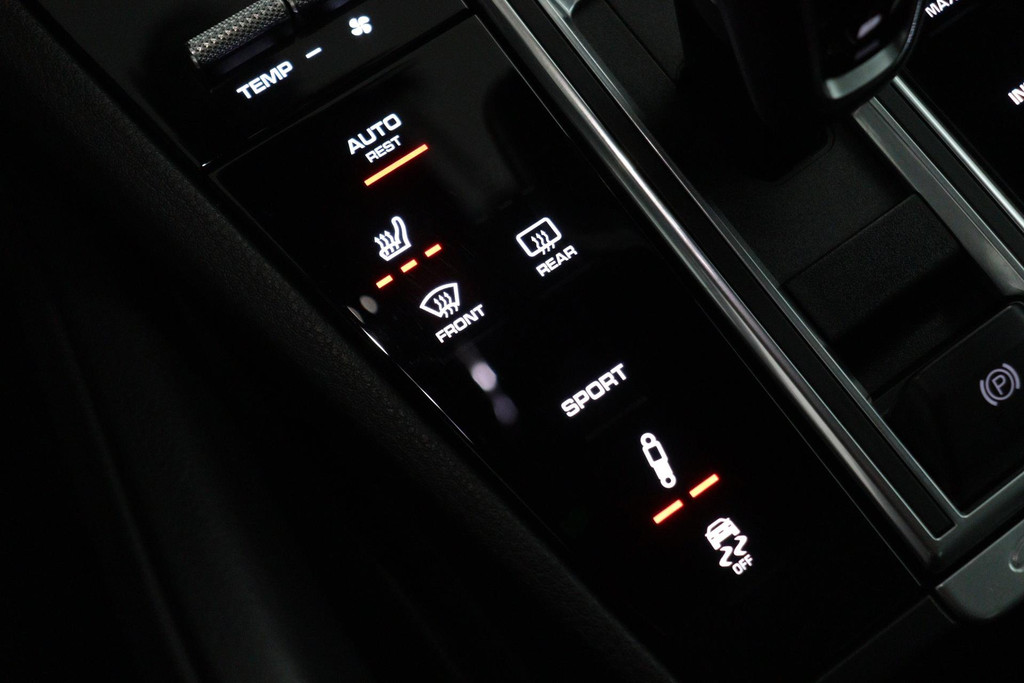 
Porsche Cayenne 3.0 AANBIEDING!!!(Deal OndH, Panoramadak, Luchtvering, Luxe stoelen, Camera’s, Carplay, StoelV, Adapt Cruise, Etc) vol									