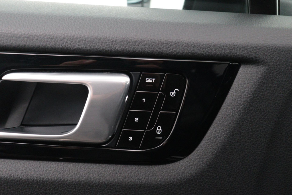 
Porsche Cayenne 3.0 AANBIEDING!!!(Deal OndH, Panoramadak, Luchtvering, Luxe stoelen, Camera’s, Carplay, StoelV, Adapt Cruise, Etc) vol									