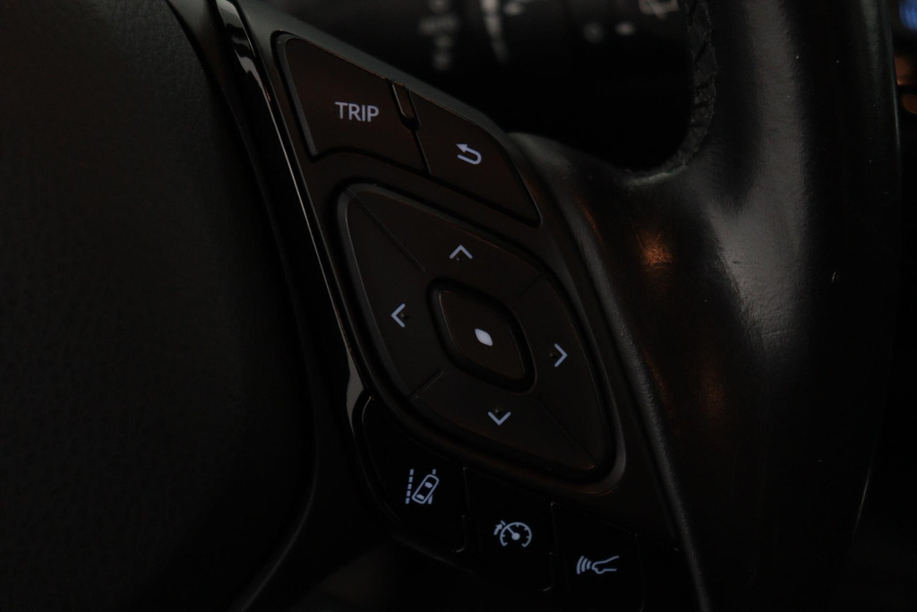 
Toyota C-HR 1.8 Hybrid Dynamic(NL-auto, Goed OnderH, Navi, Camera, Climate Con, Etc) vol									