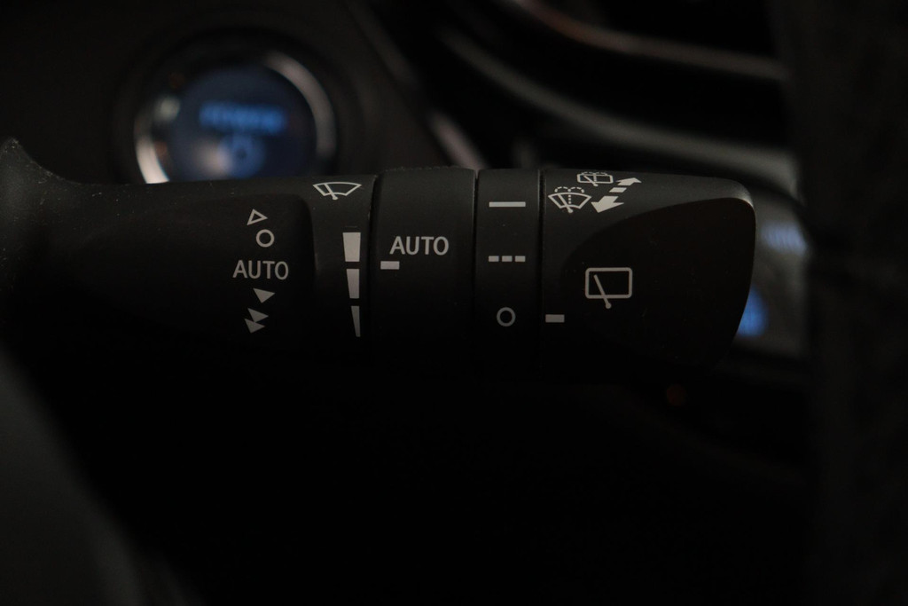 
Toyota C-HR 1.8 Hybrid Dynamic(NL-auto, Goed OnderH, Navi, Camera, Climate Con, Etc) vol									