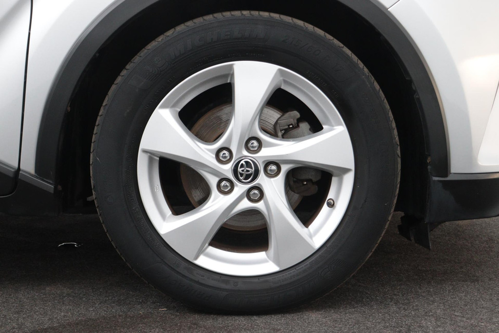 
Toyota C-HR 1.8 Hybrid Dynamic(NL-auto, Goed OnderH, Navi, Camera, Climate Con, Etc) vol									