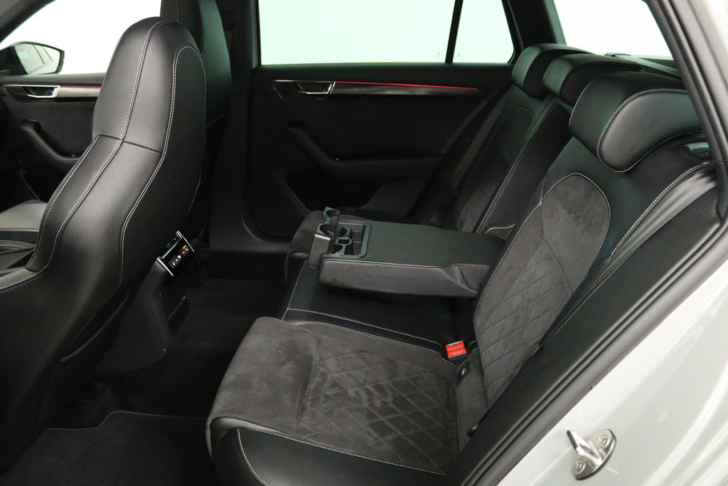 
Škoda Superb Combi 1.5 TSI ACT Sportline Business (PANORAMADAK, PARKEERSENSOREN, TREKHAAK, STOELVERWARMING, NAVI, CAMERA, NL-AUTO) vol									