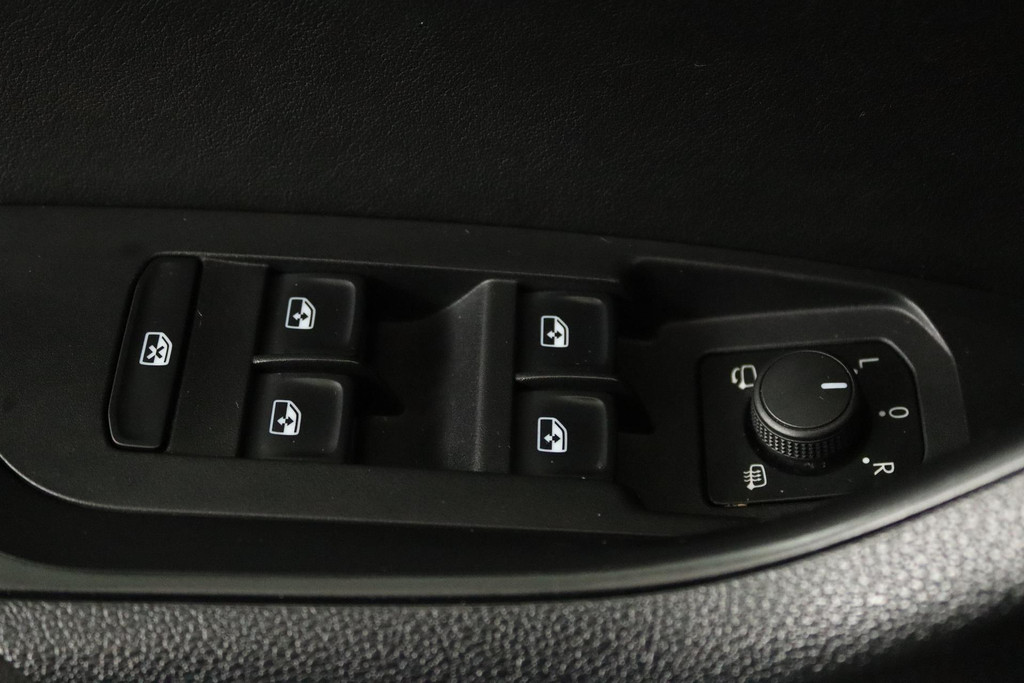 
Škoda Kodiaq 1.5 TSI Business Edition (PARKEERSENSOREN, PANORAMADAK, STOELVERWARMING, ACHTERUITRIJCAMERA, AUTOMAAT, LEER, NL-AUTO) vol									