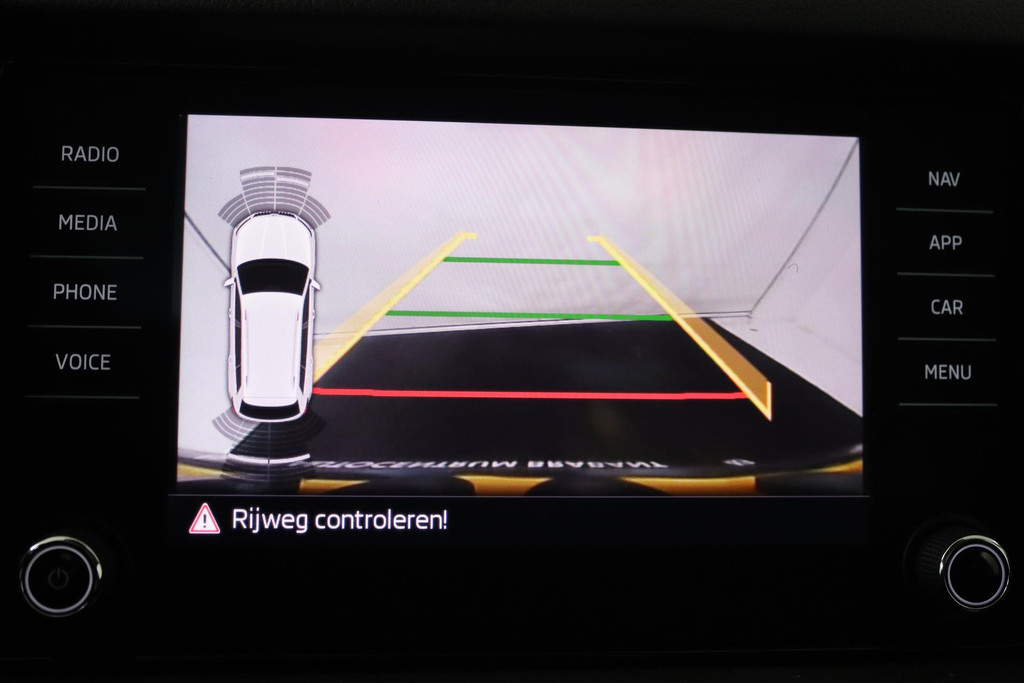 
Škoda Kodiaq 1.5 TSI Business Edition (PARKEERSENSOREN, PANORAMADAK, STOELVERWARMING, ACHTERUITRIJCAMERA, AUTOMAAT, LEER, NL-AUTO) vol									