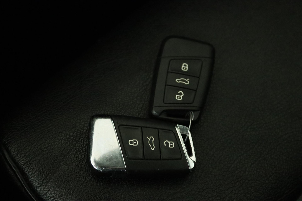 
Škoda Kodiaq 1.5 TSI Business Edition (PARKEERSENSOREN, PANORAMADAK, STOELVERWARMING, ACHTERUITRIJCAMERA, AUTOMAAT, LEER, NL-AUTO) vol									