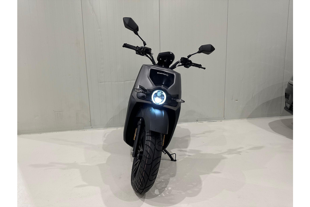 
Scooter S02 Connected 3 stuks beschikbaar NIEUW!!! BTW. 90 km/u elektrische motorscooter vol									