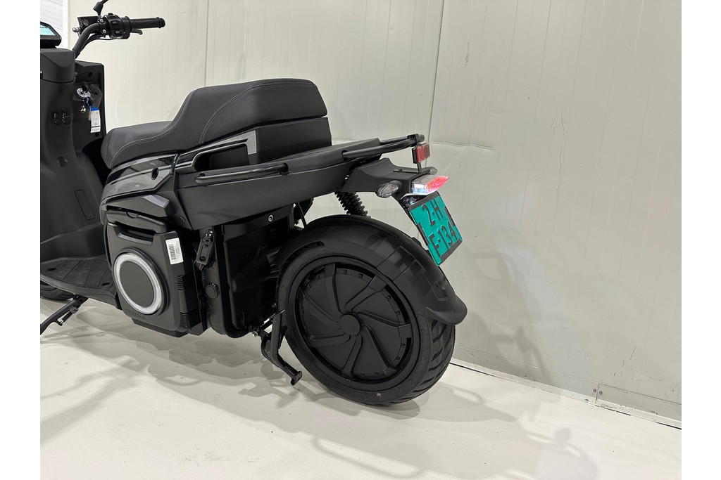 
Scooter S02 Connected 3 stuks beschikbaar NIEUW!!! BTW. 90 km/u elektrische motorscooter vol									