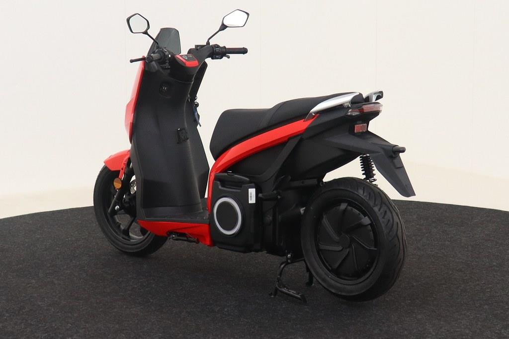 
Scooter S01 Connected NIEUW 3x op voorraad normaal €7599,- vol									