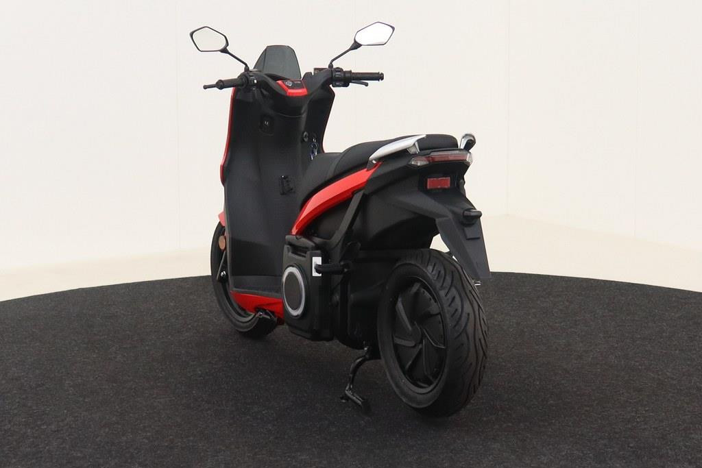 
Scooter S01 Connected NIEUW 3x op voorraad normaal €7599,- vol									