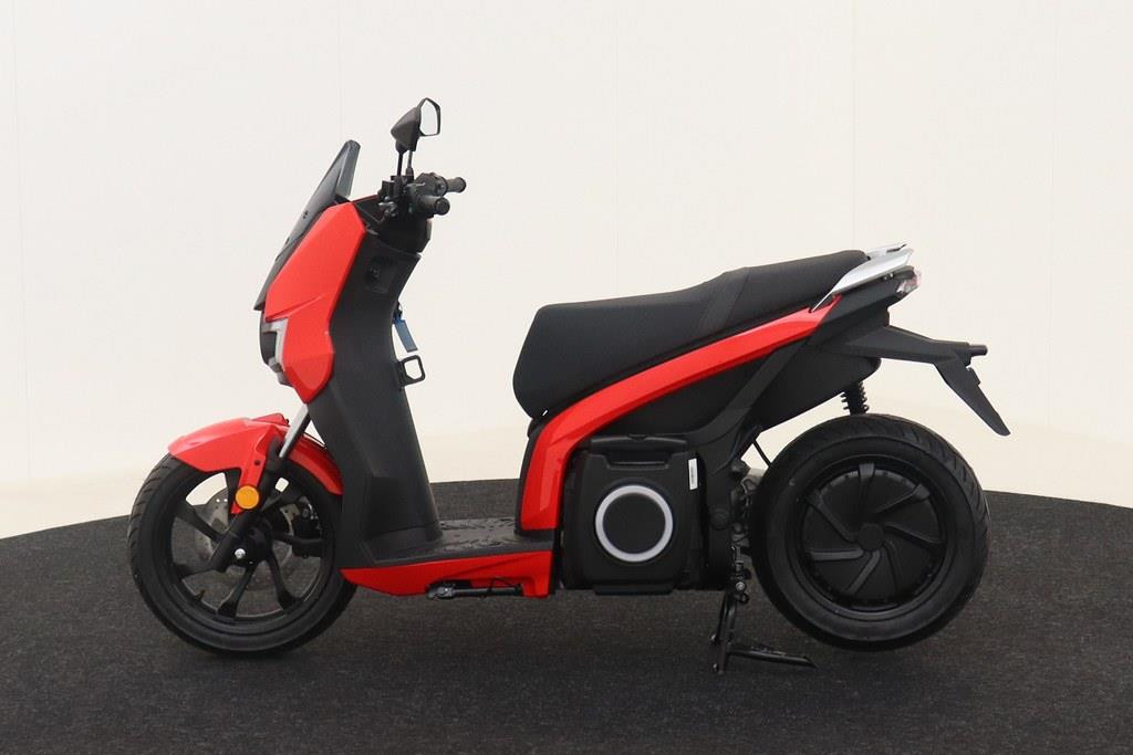 
Scooter S01 Connected NIEUW 3x op voorraad normaal €7599,- vol									