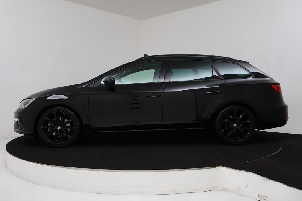 
SEAT León ST 1.5 TSI FR Ultimate Edition Black (PANORAMADAK, CAMERA, STOELVERWARMING, NAVIGATIE, PARKEERSENSOREN, NL-AUTO) vol									