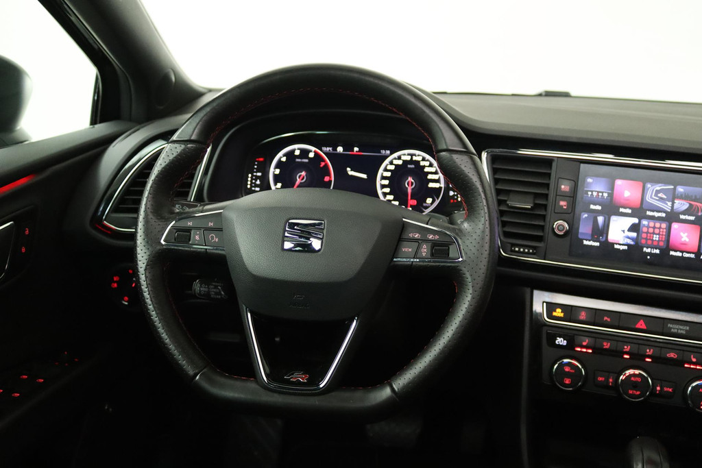 
SEAT León ST 1.5 TSI FR Ultimate Edition Black (PANORAMADAK, CAMERA, STOELVERWARMING, NAVIGATIE, PARKEERSENSOREN, NL-AUTO) vol									