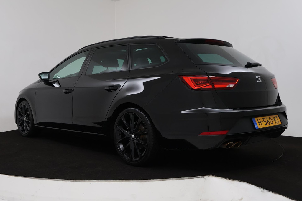 
SEAT León ST 1.5 TSI FR Ultimate Edition Black (PANORAMADAK, CAMERA, STOELVERWARMING, NAVIGATIE, PARKEERSENSOREN, NL-AUTO) vol									
