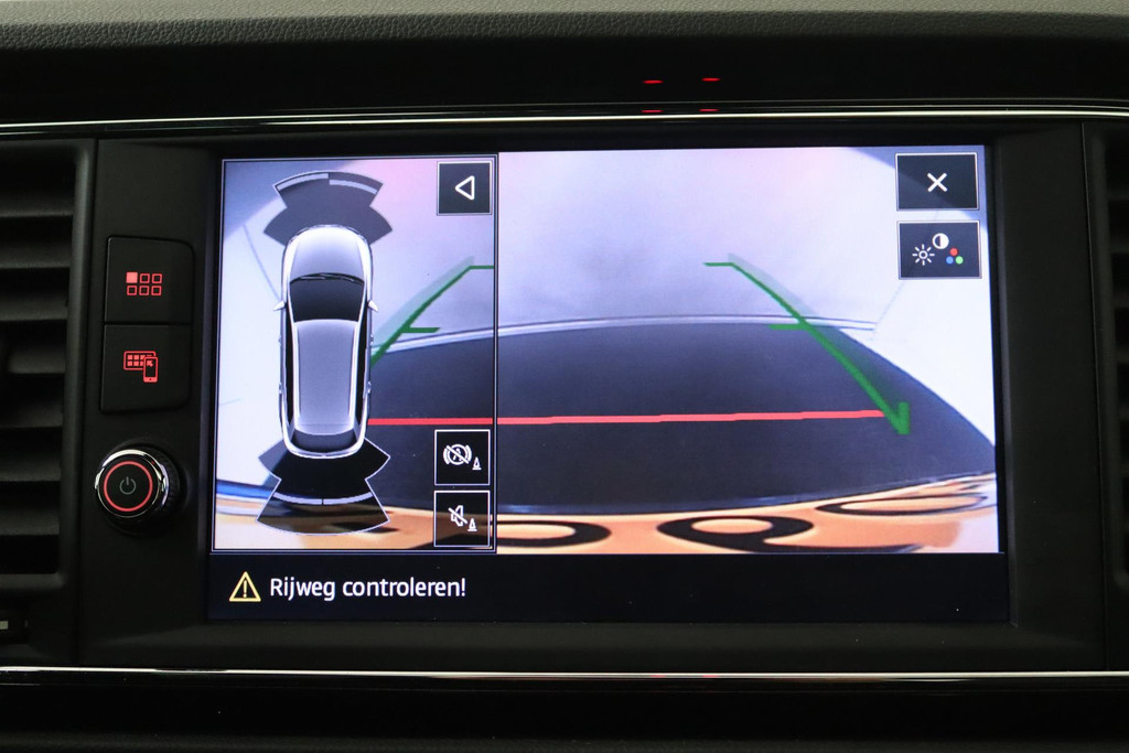 
SEAT León ST 1.5 TSI FR Ultimate Edition Black (PANORAMADAK, CAMERA, STOELVERWARMING, NAVIGATIE, PARKEERSENSOREN, NL-AUTO) vol									