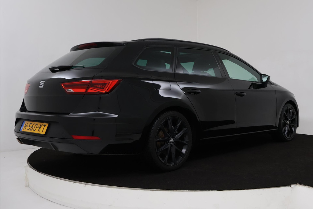 
SEAT León ST 1.5 TSI FR Ultimate Edition Black (PANORAMADAK, CAMERA, STOELVERWARMING, NAVIGATIE, PARKEERSENSOREN, NL-AUTO) vol									