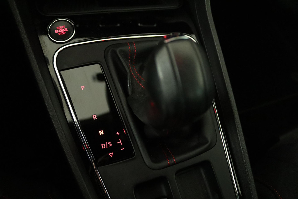 
SEAT León ST 1.5 TSI FR Ultimate Edition Black (PANORAMADAK, CAMERA, STOELVERWARMING, NAVIGATIE, PARKEERSENSOREN, NL-AUTO) vol									