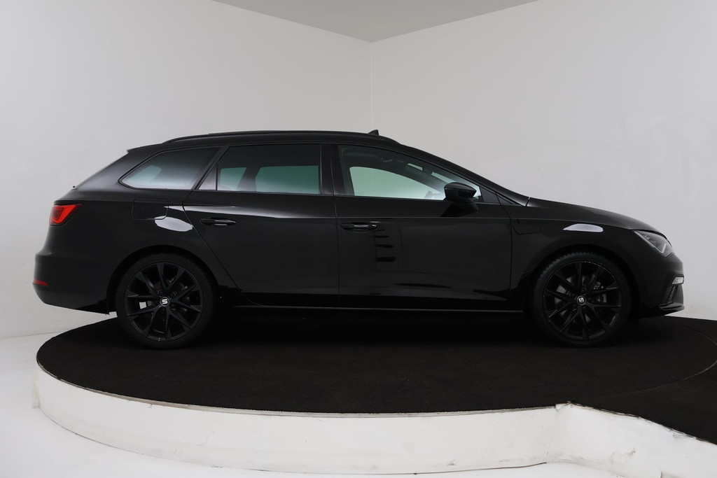 
SEAT León ST 1.5 TSI FR Ultimate Edition Black (PANORAMADAK, CAMERA, STOELVERWARMING, NAVIGATIE, PARKEERSENSOREN, NL-AUTO) vol									