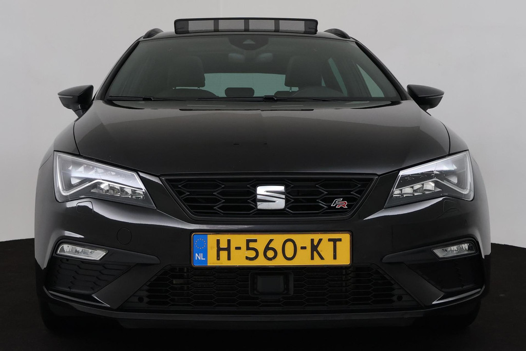 
SEAT León ST 1.5 TSI FR Ultimate Edition Black (PANORAMADAK, CAMERA, STOELVERWARMING, NAVIGATIE, PARKEERSENSOREN, NL-AUTO) vol									