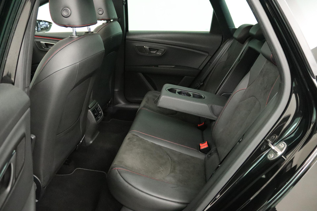 
SEAT León ST 1.5 TSI FR Ultimate Edition Black (PANORAMADAK, CAMERA, STOELVERWARMING, NAVIGATIE, PARKEERSENSOREN, NL-AUTO) vol									