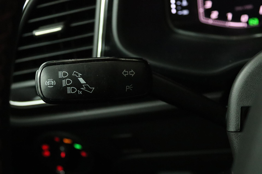 
SEAT León ST 1.5 TSI FR Ultimate Edition Black (PANORAMADAK, CAMERA, STOELVERWARMING, NAVIGATIE, PARKEERSENSOREN, NL-AUTO) vol									