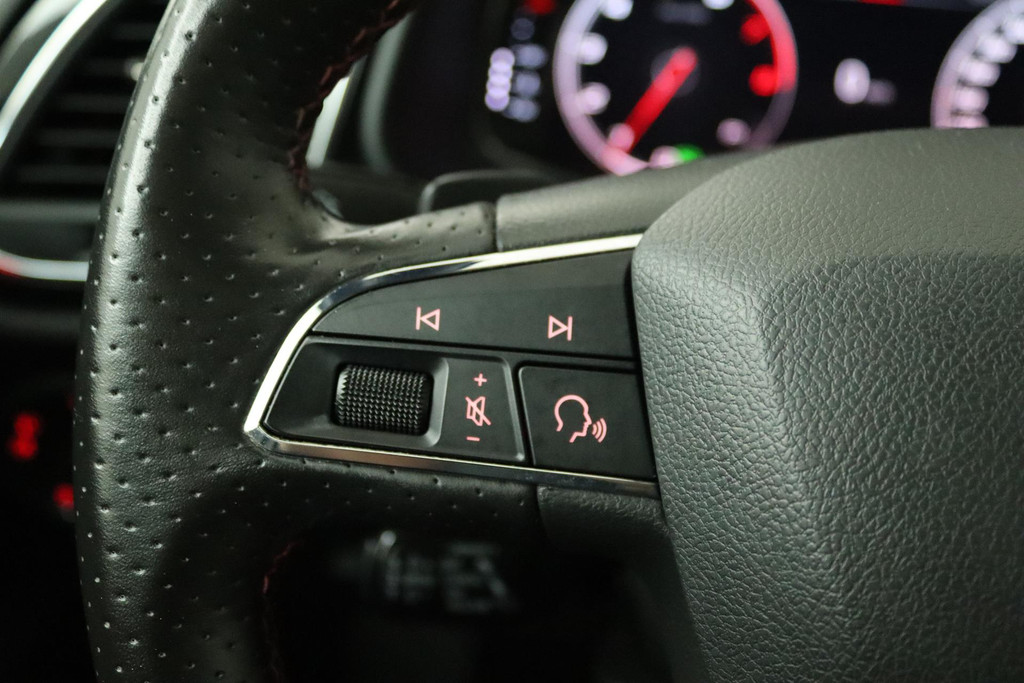 
SEAT León ST 1.5 TSI FR Ultimate Edition Black (PANORAMADAK, CAMERA, STOELVERWARMING, NAVIGATIE, PARKEERSENSOREN, NL-AUTO) vol									