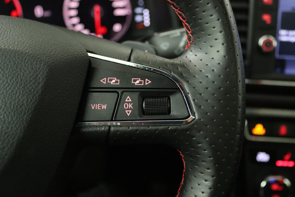 
SEAT León ST 1.5 TSI FR Ultimate Edition Black (PANORAMADAK, CAMERA, STOELVERWARMING, NAVIGATIE, PARKEERSENSOREN, NL-AUTO) vol									