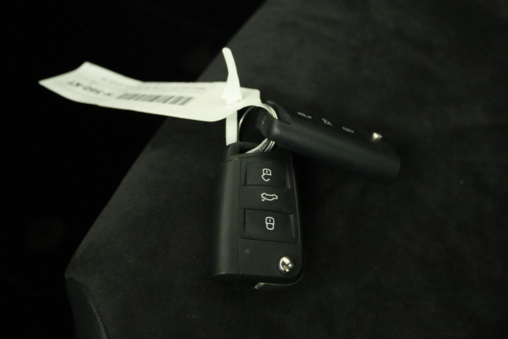 
SEAT León ST 1.5 TSI FR Ultimate Edition Black (PANORAMADAK, CAMERA, STOELVERWARMING, NAVIGATIE, PARKEERSENSOREN, NL-AUTO) vol									