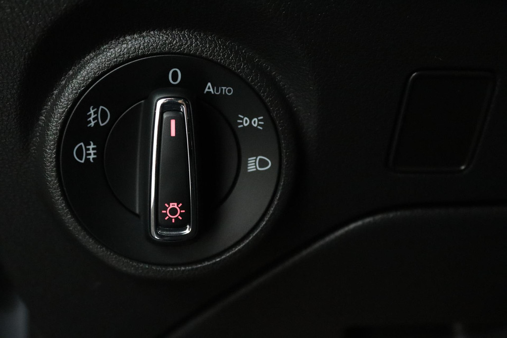 
SEAT León ST 1.5 TSI FR Business Intense (NAVIGATIE, PDC, NAVIGATIE, CARPLAY, CRUISE CONTROL, LED, NL-AUTO, GOED ONDERHOUDEN) vol									