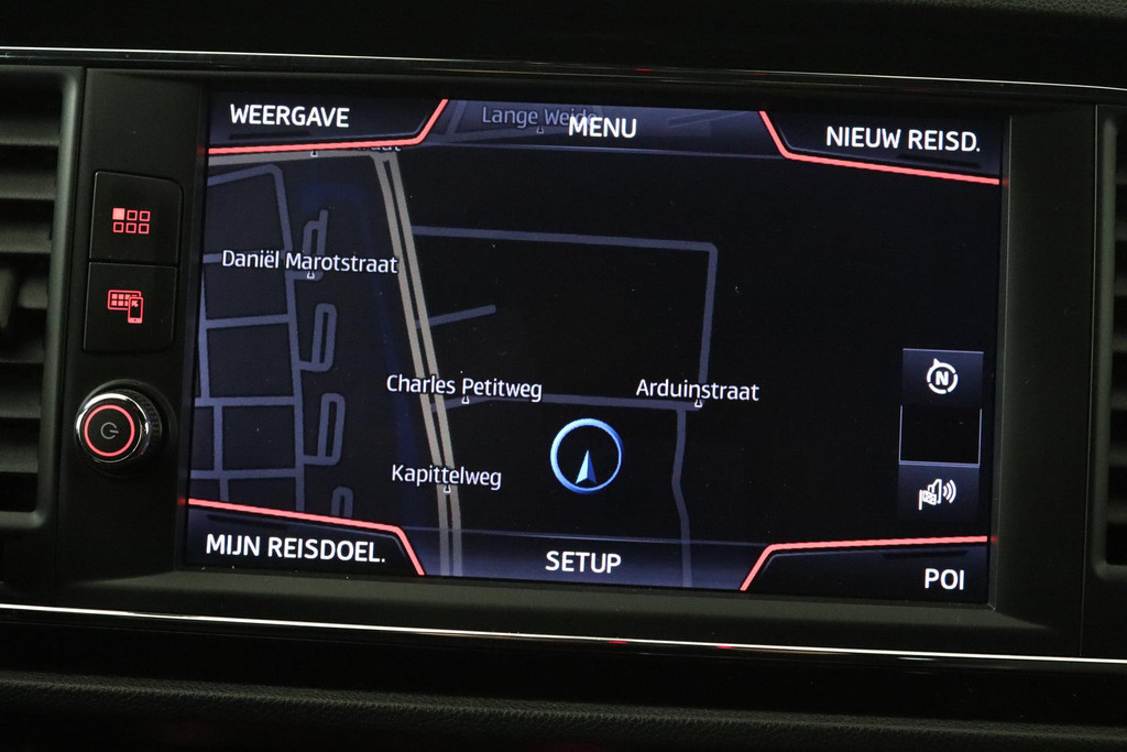 
SEAT León ST 1.5 TSI FR Business Intense (NAVIGATIE, PDC, NAVIGATIE, CARPLAY, CRUISE CONTROL, LED, NL-AUTO, GOED ONDERHOUDEN) vol									