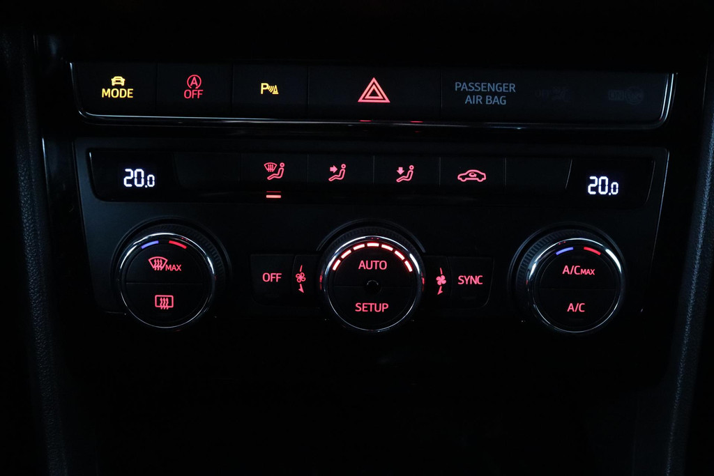 
SEAT León ST 1.5 TSI FR Business Intense (NAVIGATIE, PDC, NAVIGATIE, CARPLAY, CRUISE CONTROL, LED, NL-AUTO, GOED ONDERHOUDEN) vol									