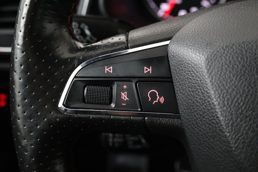 
SEAT León ST 1.5 TSI FR Business Intense (NAVIGATIE, PDC, NAVIGATIE, CARPLAY, CRUISE CONTROL, LED, NL-AUTO, GOED ONDERHOUDEN) vol									