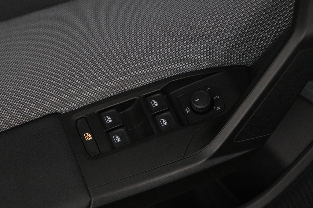 
SEAT Leon Sportstourer 1.0 TSI Style Business Intense (VIRTUAL, CAMERA, CARPLAY, ADAPTIVE CRUISE, 1e EIGENAAR, GOED ONDERHOUDEN) vol									