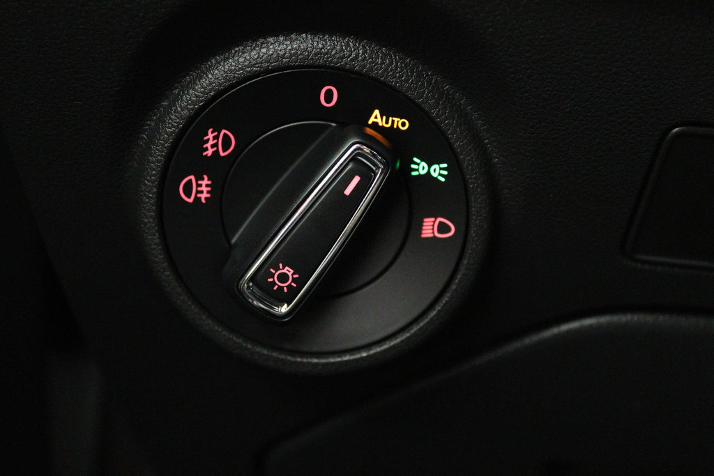 
SEAT Leon 1.5 TSI FR Business Intense (PANORAMADAK, PARKEERSENSOREN, TREKHAAK, CRUISE, NAVI, AUTOMAAT, NL-AUTO, GOED ONDERHOUDEN) vol									