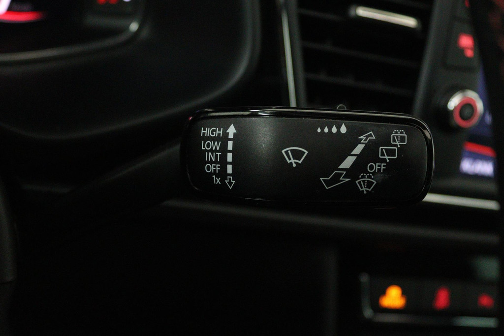 
SEAT Leon 1.5 TSI FR Business Intense (PANORAMADAK, PARKEERSENSOREN, TREKHAAK, CRUISE, NAVI, AUTOMAAT, NL-AUTO, GOED ONDERHOUDEN) vol									