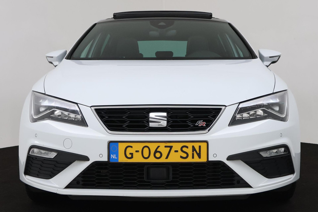 
SEAT Leon 1.5 TSI FR Business Intense (PANORAMADAK, PARKEERSENSOREN, TREKHAAK, CRUISE, NAVI, AUTOMAAT, NL-AUTO, GOED ONDERHOUDEN) vol									
