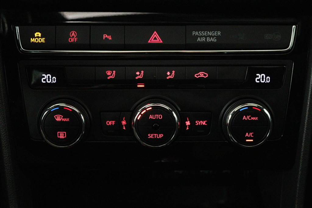 
SEAT Leon 1.5 TSI FR Business Intense (PANORAMADAK, PARKEERSENSOREN, TREKHAAK, CRUISE, NAVI, AUTOMAAT, NL-AUTO, GOED ONDERHOUDEN) vol									