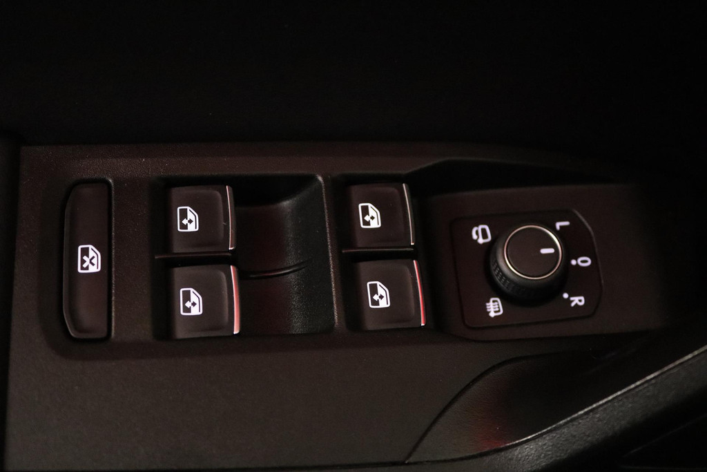 
SEAT Leon 1.5 eTSI FR Launch Edition (VIRTUAL, STUURVERWARMING, SFEERVERLICHTING, CAMERA, ADAPTIVE CRUISE, 1e EIGENAAR) vol									