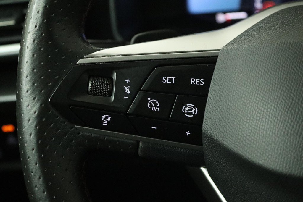 
SEAT Leon 1.5 eTSI FR Launch Edition (VIRTUAL, STUURVERWARMING, SFEERVERLICHTING, CAMERA, ADAPTIVE CRUISE, 1e EIGENAAR) vol									