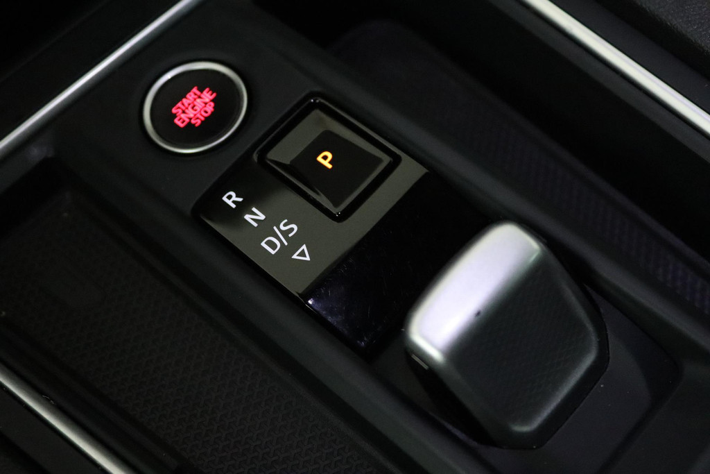 
SEAT Leon 1.5 eTSI FR Launch Edition (VIRTUAL, STUURVERWARMING, SFEERVERLICHTING, CAMERA, ADAPTIVE CRUISE, 1e EIGENAAR) vol									