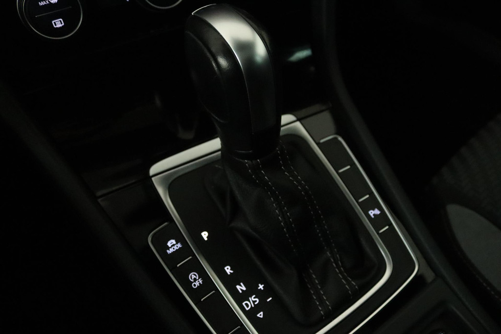 
Volkswagen Golf 1.5 TSI Highline Business R Automaat (PANORAMADAK, VIRTUAL, NAVIGATIE, PDC, ADAPTIVE, NL-AUTO, GOED ONDERHOUDEN) vol									