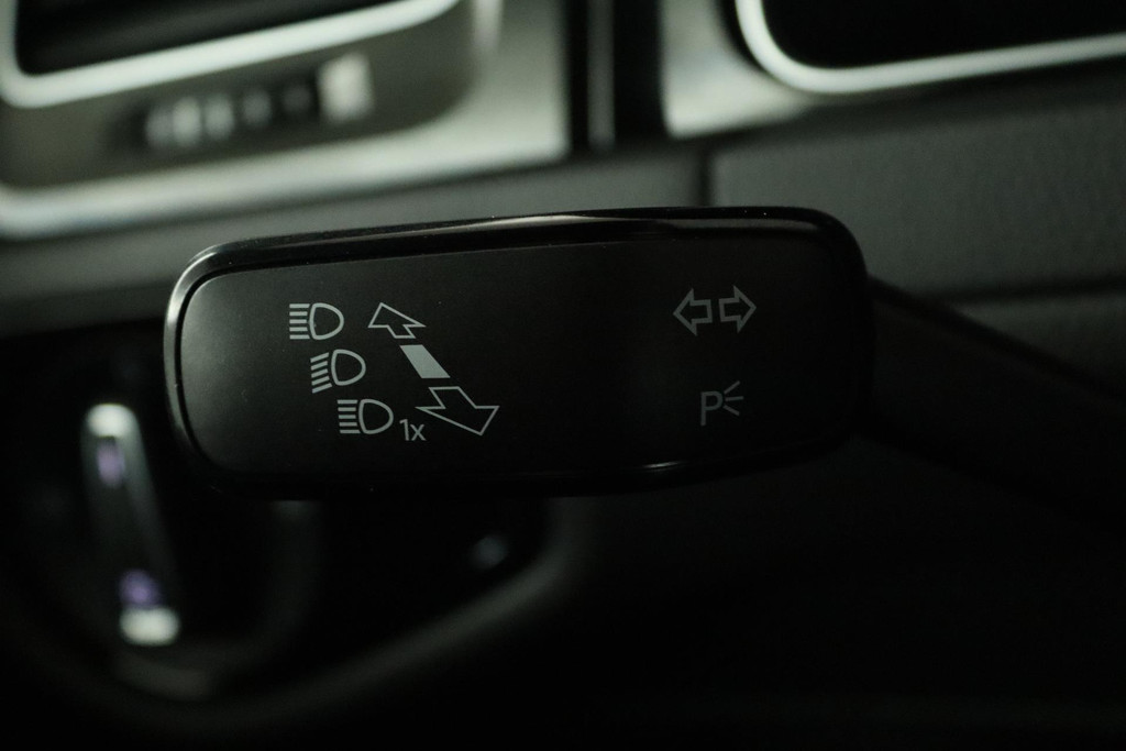 
Volkswagen Golf 1.5 TSI Highline Business R Automaat (PANORAMADAK, VIRTUAL, NAVIGATIE, PDC, ADAPTIVE, NL-AUTO, GOED ONDERHOUDEN) vol									