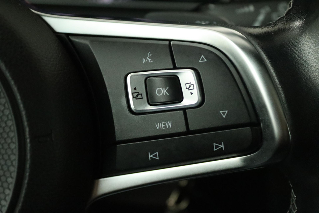 
Volkswagen Golf 1.5 TSI Highline Business R Automaat (PANORAMADAK, VIRTUAL, NAVIGATIE, PDC, ADAPTIVE, NL-AUTO, GOED ONDERHOUDEN) vol									