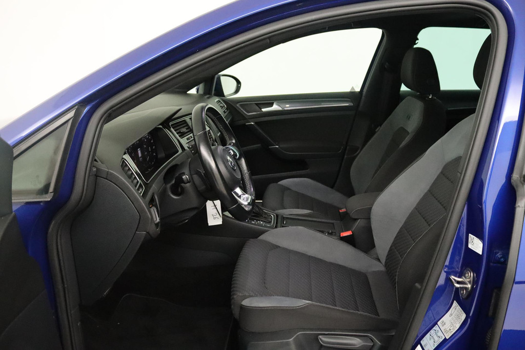 
Volkswagen Golf 1.5 TSI Highline Business R Automaat (PANORAMADAK, VIRTUAL, NAVIGATIE, PDC, ADAPTIVE, NL-AUTO, GOED ONDERHOUDEN) vol									
