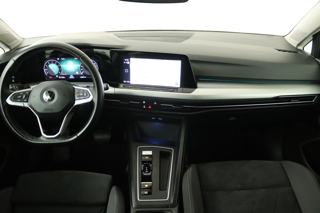 
Volkswagen Golf 1.0 eTSI Life Business (PARKEERSENSOREN, NAVI, CARPLAY, ACHTERUITRIJCAMERA, STOELMASSAGE, SFEERVERLICHTING) vol									