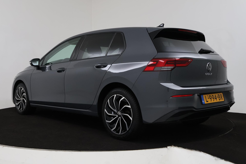 
Volkswagen Golf 1.0 eTSI Life Business (PARKEERSENSOREN, NAVI, CARPLAY, ACHTERUITRIJCAMERA, STOELMASSAGE, SFEERVERLICHTING) vol									