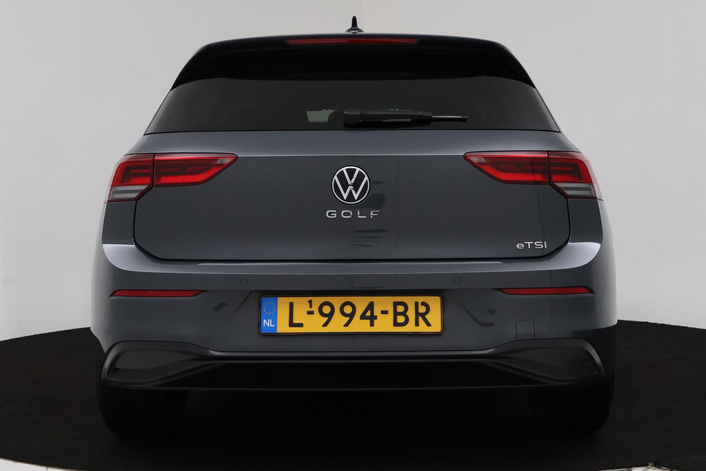 
Volkswagen Golf 1.0 eTSI Life Business (PARKEERSENSOREN, NAVI, CARPLAY, ACHTERUITRIJCAMERA, STOELMASSAGE, SFEERVERLICHTING) vol									