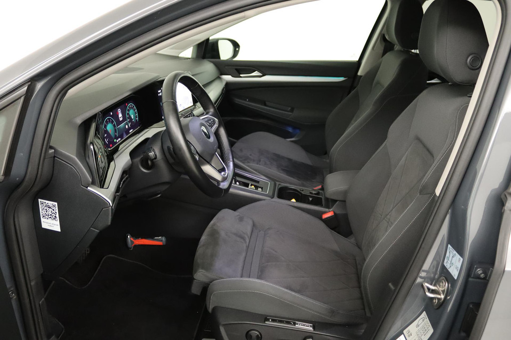 
Volkswagen Golf 1.0 eTSI Life Business (PARKEERSENSOREN, NAVI, CARPLAY, ACHTERUITRIJCAMERA, STOELMASSAGE, SFEERVERLICHTING) vol									