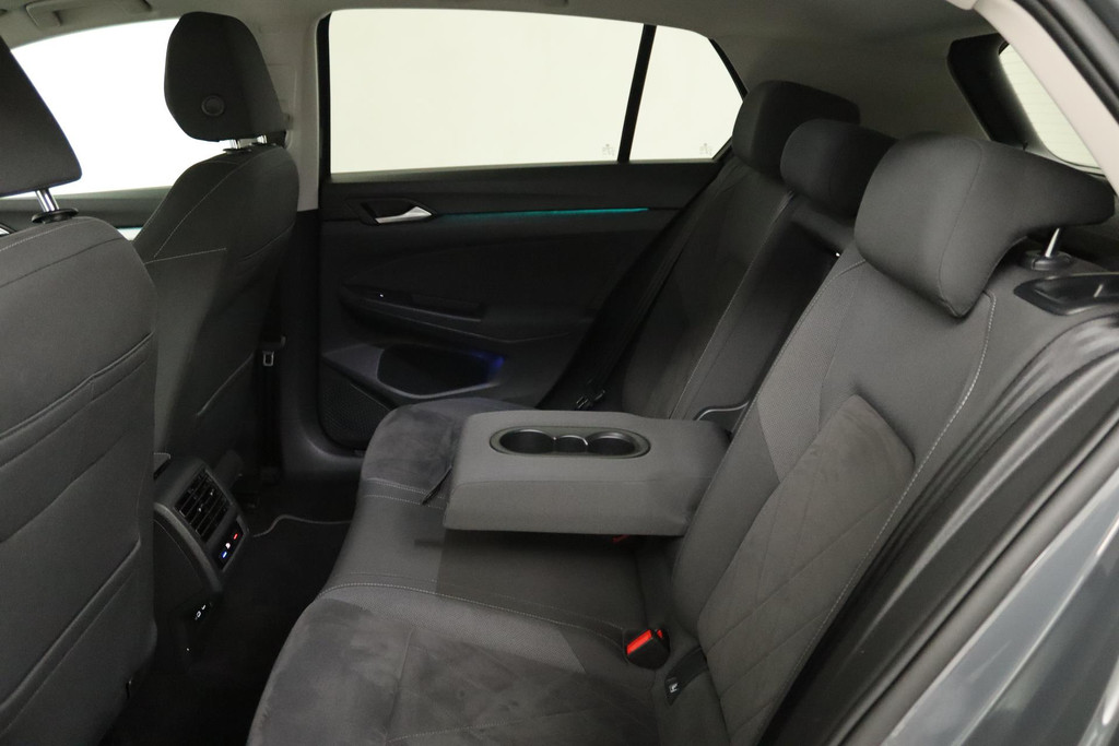 
Volkswagen Golf 1.0 eTSI Life Business (PARKEERSENSOREN, NAVI, CARPLAY, ACHTERUITRIJCAMERA, STOELMASSAGE, SFEERVERLICHTING) vol									