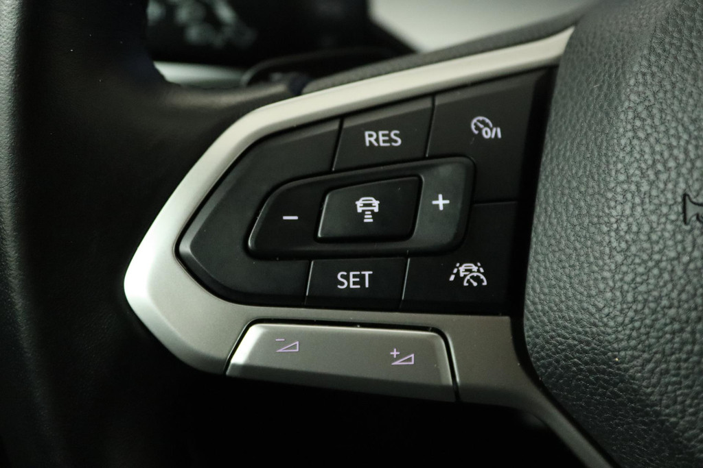 
Volkswagen Golf 1.0 eTSI Life Business (PARKEERSENSOREN, NAVI, CARPLAY, ACHTERUITRIJCAMERA, STOELMASSAGE, SFEERVERLICHTING) vol									