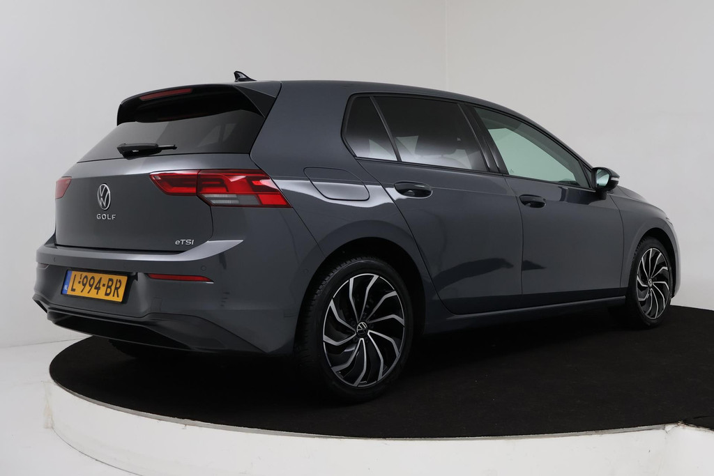 
Volkswagen Golf 1.0 eTSI Life Business (PARKEERSENSOREN, NAVI, CARPLAY, ACHTERUITRIJCAMERA, STOELMASSAGE, SFEERVERLICHTING) vol									